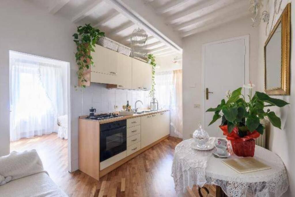 Appartamento Incantevole Nel Centro Di Arezzo Bagian luar foto